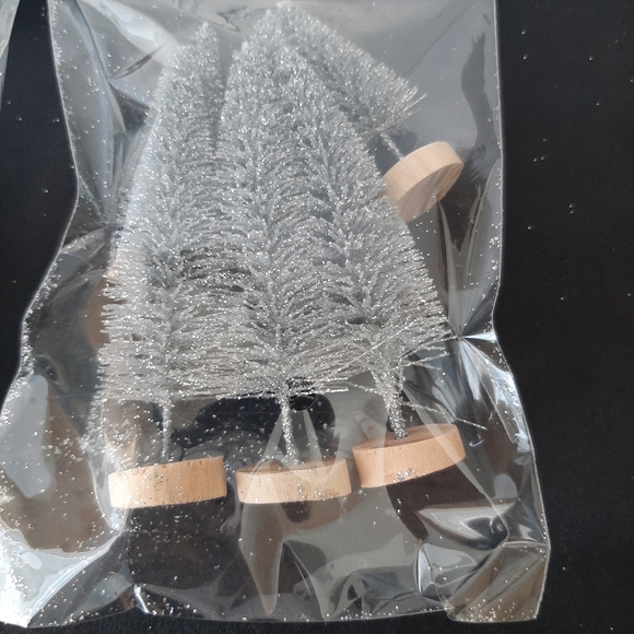 Bottlebrush Trees Christmas House Seasonal Collection Lot of 2 Silver Home Decor - Picture 6 of 7